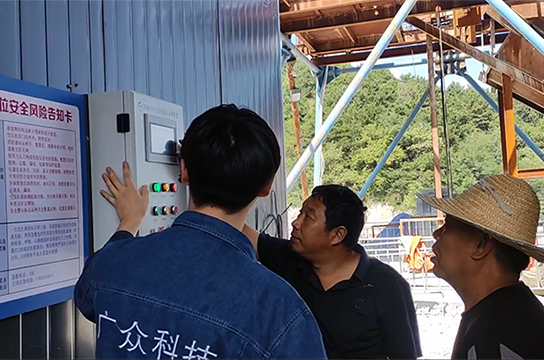 ZBK380空壓機斷油綜合保護裝置安裝完成 廣眾技術(shù)人員現(xiàn)場教學